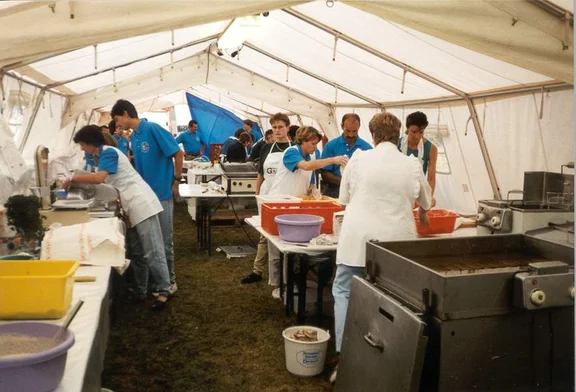 199808_OJPr_Essensvorbereitung.jpg